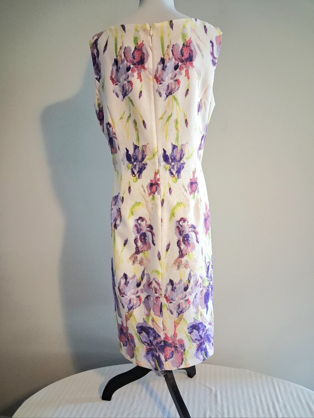 Floral Sleeveless Sheath Dress in White and Purple Size 16 - Picture 2 of 13